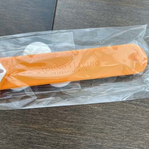 YOUNG LIVING Kid’s Fox Slap Bracelet Essential Oil Wrist Diffuser Orange Healthy - Picture 2 of 3